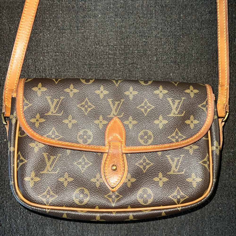 Louis Vuitton, Crossbody bag